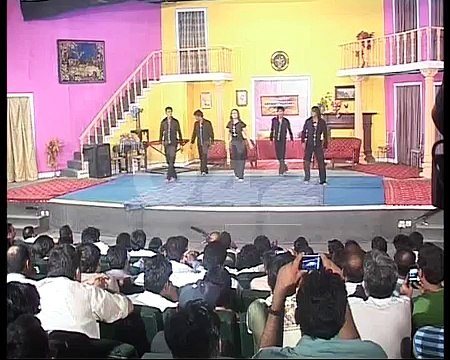 DCO Faisalabad Naseem Sadiq Banned Nargis Due Friendship Threat Pkg By Zain Madni City42