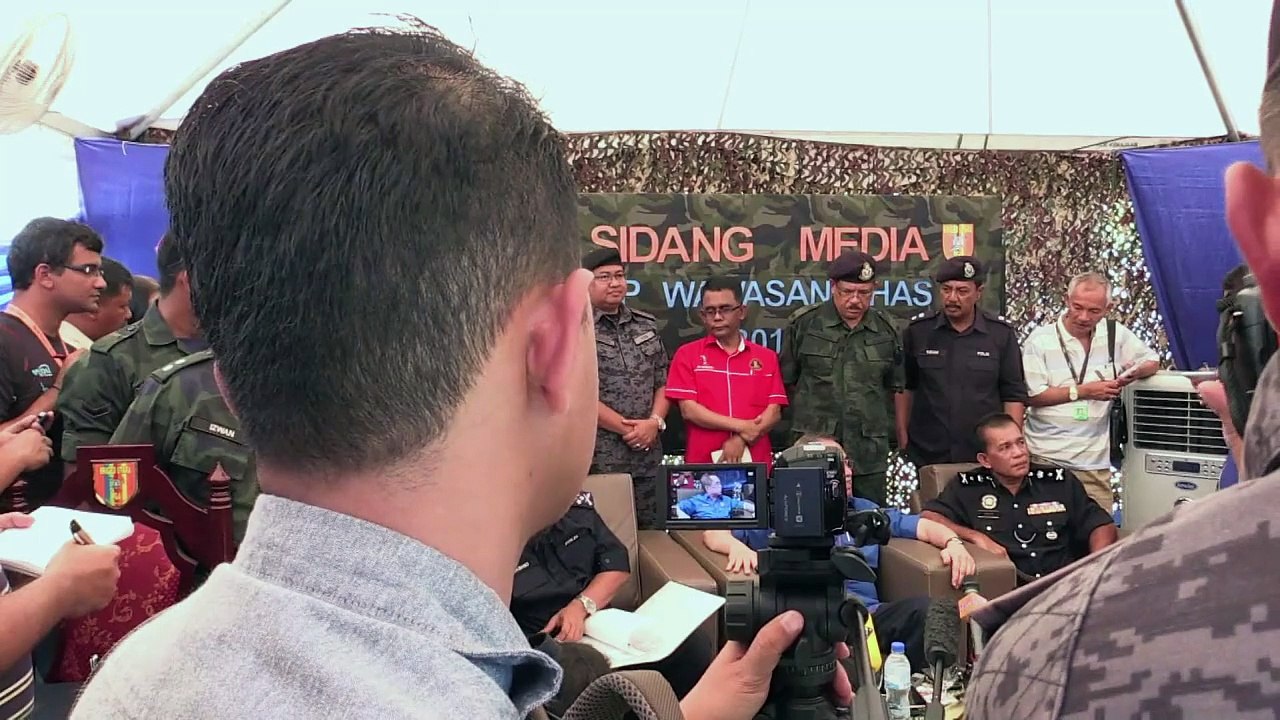 Malaysia defends failure to discover 'migrant camps' at border
