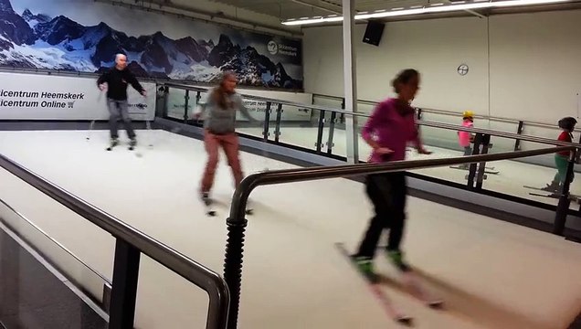 Chez les Russes on s'entraine à faire du ski sur un tapis roulant !