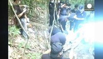 Malezya'da 'toplu mezar' soruşturmasında 2 polis gözaltına alındı