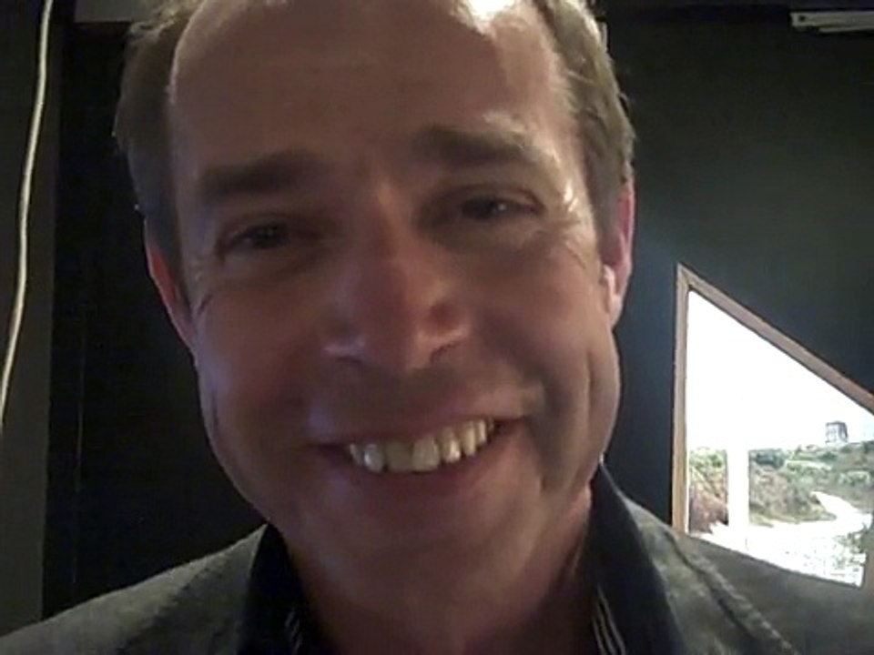 RTL Nieuws met handen in het haar.AVI