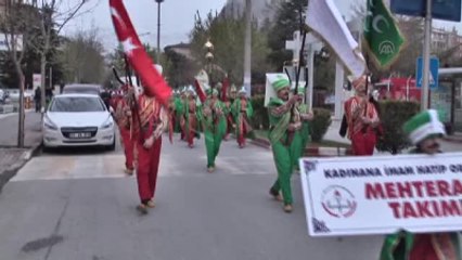 Minik Mehteranlar Kar Yağışına Aldırış Etmedi