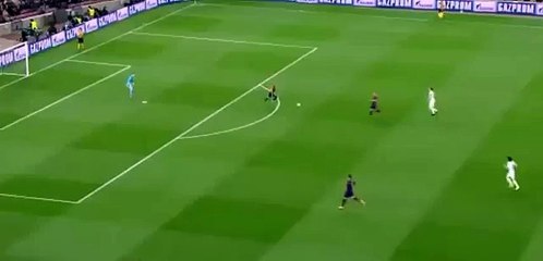 Barcelone - PSG (2-0) : Iniesta traverse le terrain et sert Neymar