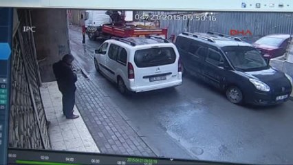 Video) Operator Dies As Crane Topples İn Istanbul