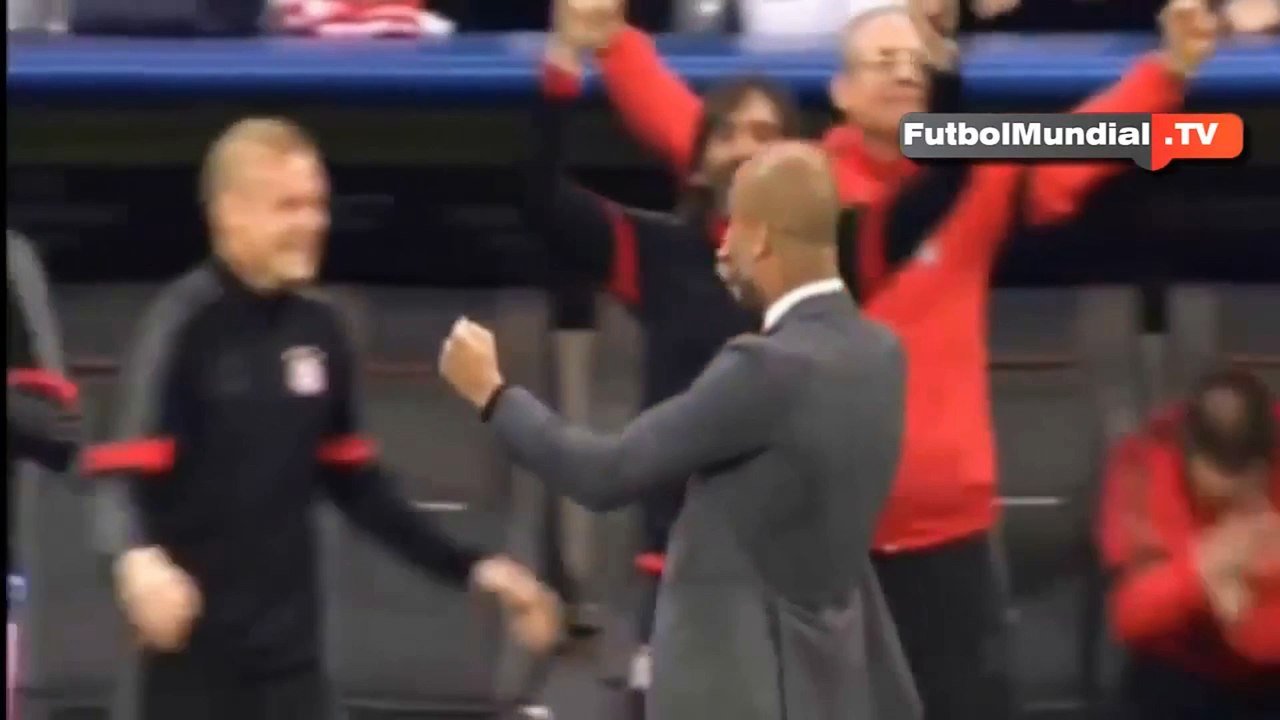 Pep Guardiola en a troué son pantalon !