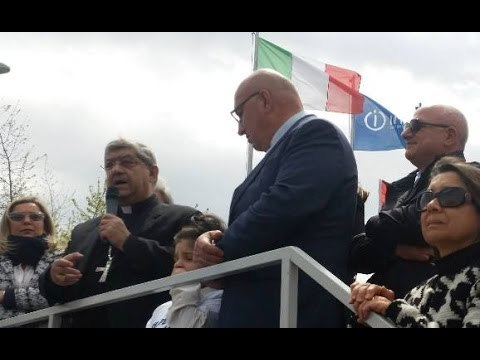 Carinaro (CE) - Indesit, il Cardinale Sepe incontra gli operai -2- (19.04.15)