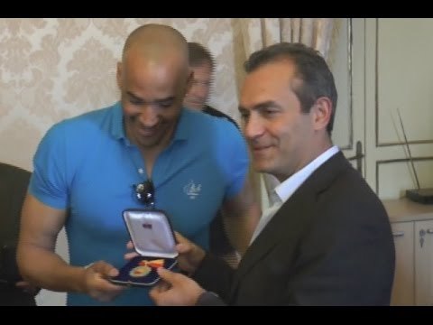 Napoli - Pallanuoto, de Magistris premia Posillipo e Acquachiara -2- (21.04.15)