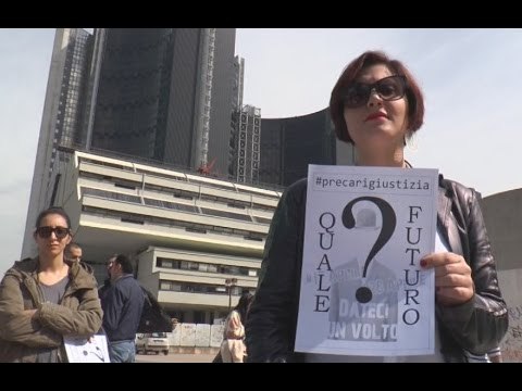 Napoli - Tribunale, protestano i precari della giustizia -1- (17.04.15)