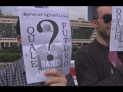 Napoli - Tribunale, protestano i precari della giustizia -1- (17.04.15)