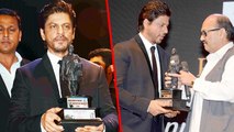 Shahrukh Khan At Dadasaheb Phalke Film Foundation Awards 2015