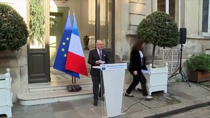 Paris : un projet d'attentat contre des églises déjoué, selon Cazeneuve