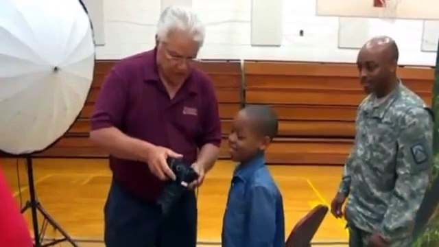 Askerden Dönen Babanın Oğlunun Haberi olmadan Kadrajına girmesi