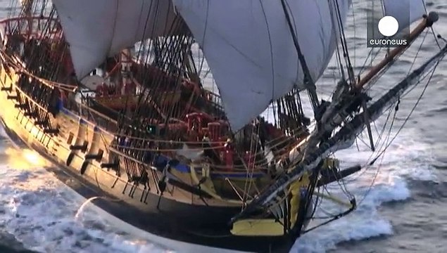 La réplica de la fragata francesa Hermione ya navega rumbo a Estados Unidos