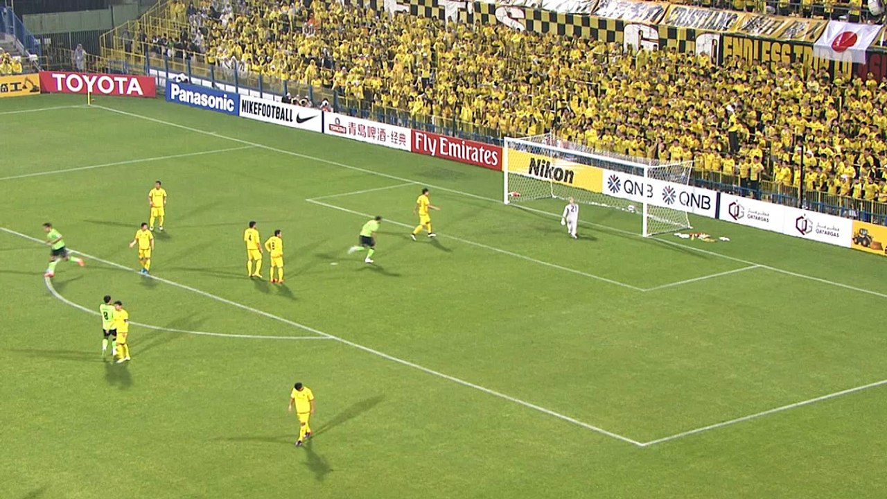 Phenomenal bicycle-kick goal from Lee Dong-Gook