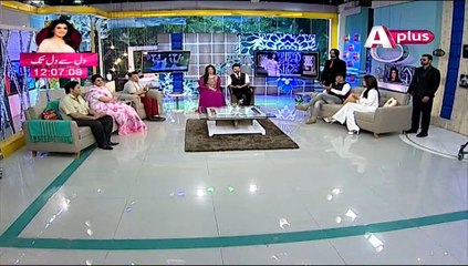 Amir Liaquat Praising Actress Resham In Live Show