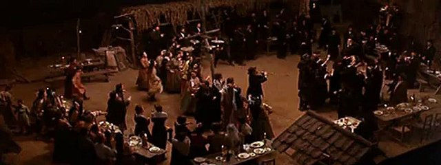 Fiddler On The Roof - un violon sur le toit 08  wedding celebration and the bottle dance