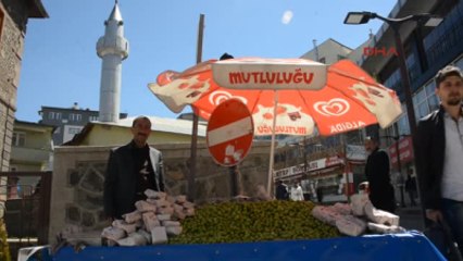 Erzurum Midyeci 'İmama Uydu', Erik Satıyor