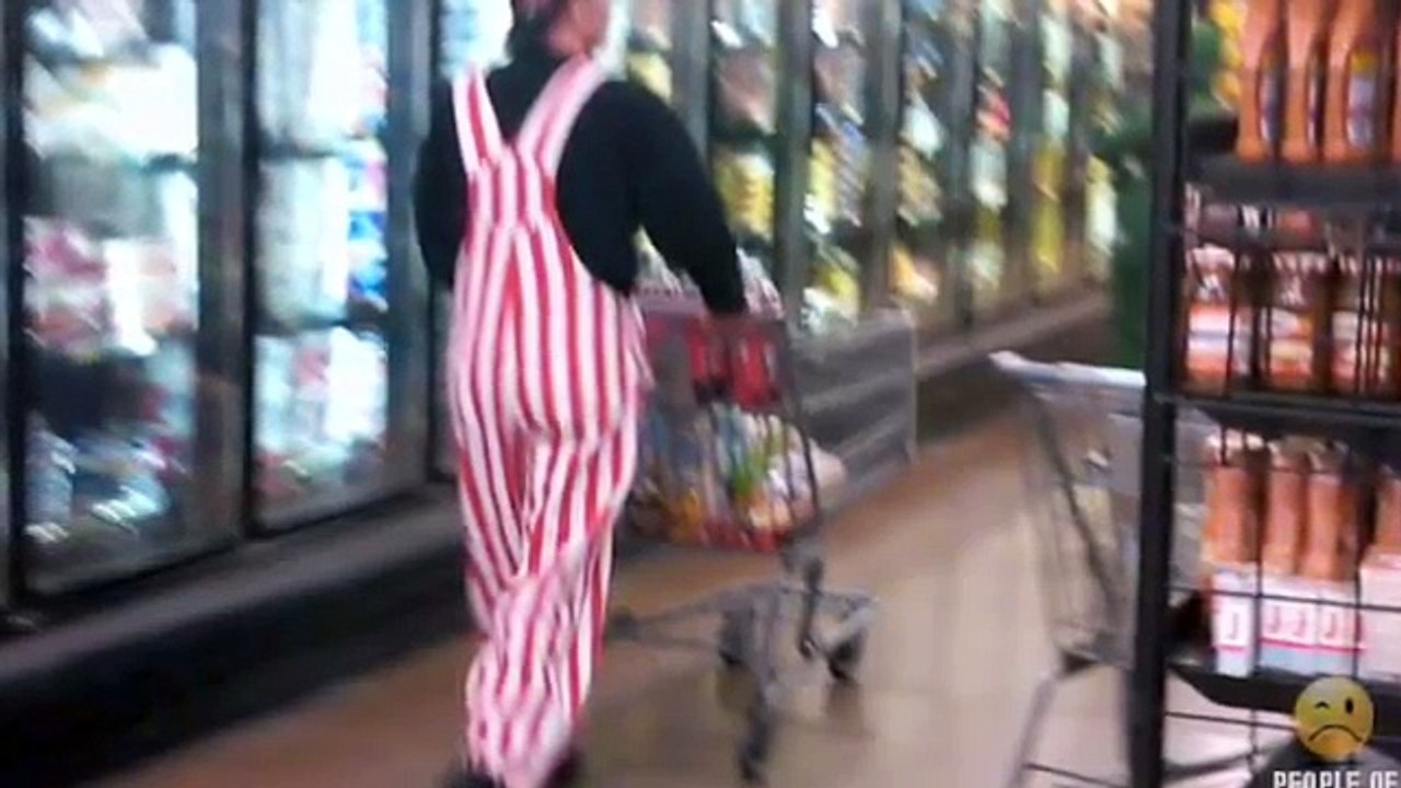 Crazy People in Walmart (MUST SEE PHOTOS)