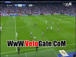 لاعب اتلتيكو مدريد "يصفع" سيرجيو راموس امام الحكم
