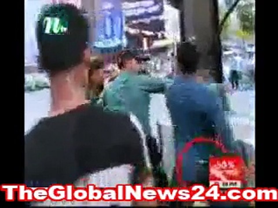 খালেদা জিয়ার গাড়িবহরে হামলা:  Activist attacked on Khaleda’s motorcade at Bangla Motor beat her CSF on 22nd April,2015