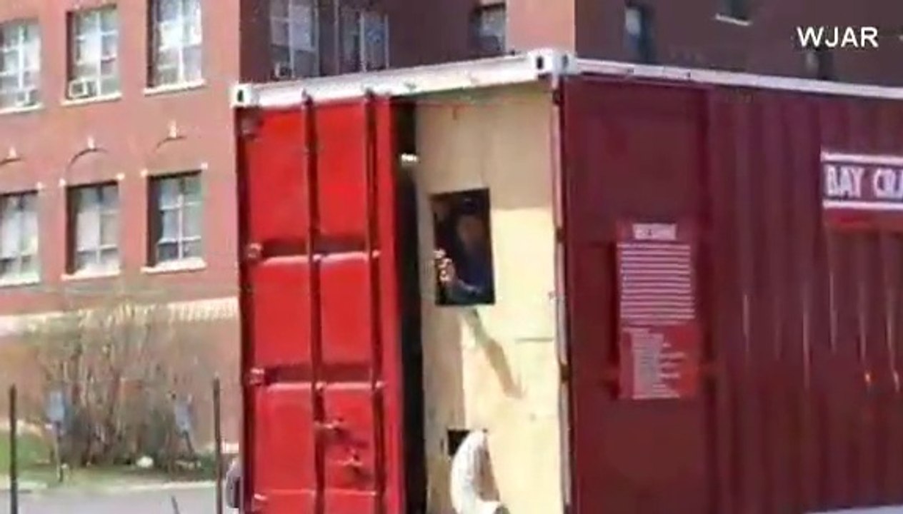 1,000 Pound Man Moved to New Home