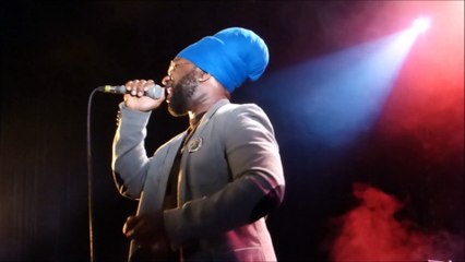 Ras Mac Bean backed by Korodjo sound a l'Akwaba - run run run (live)