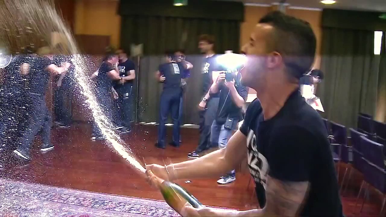 Juventus campione, la festa in ritiro - Juventus Scudetto celebrations at team hotel