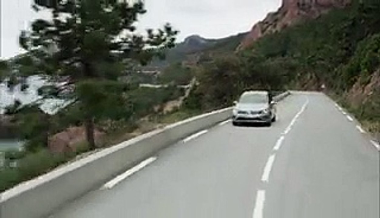 Volkswagen Golf Sportsvan Driving video - Driving event St. Tropez - Video Dailymotion