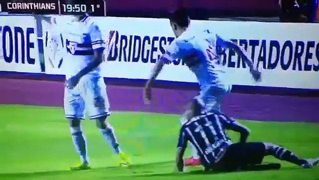 Sao Paulo vs Corinthians: Increíble expulsión de Emerson (VIDEO)