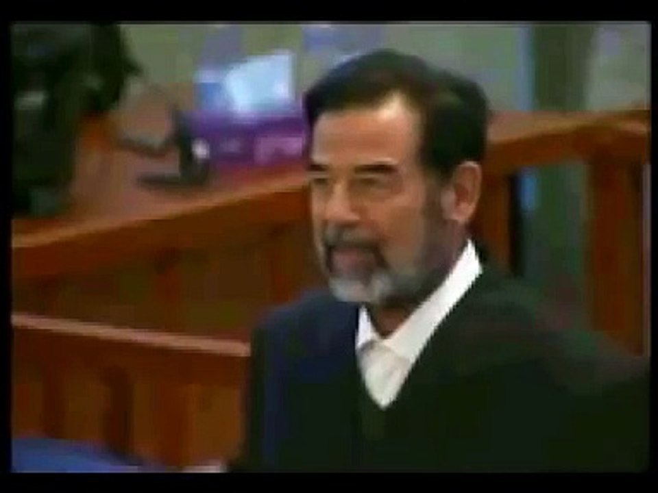صدام حسين المجيد يهزء القاضي