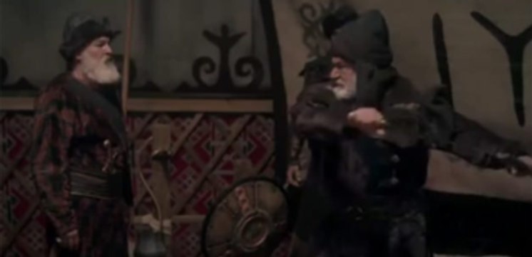 'Diriliş Ertuğrul' Dizisinde Nefes Kesen Kafa Kesme Sahnesi