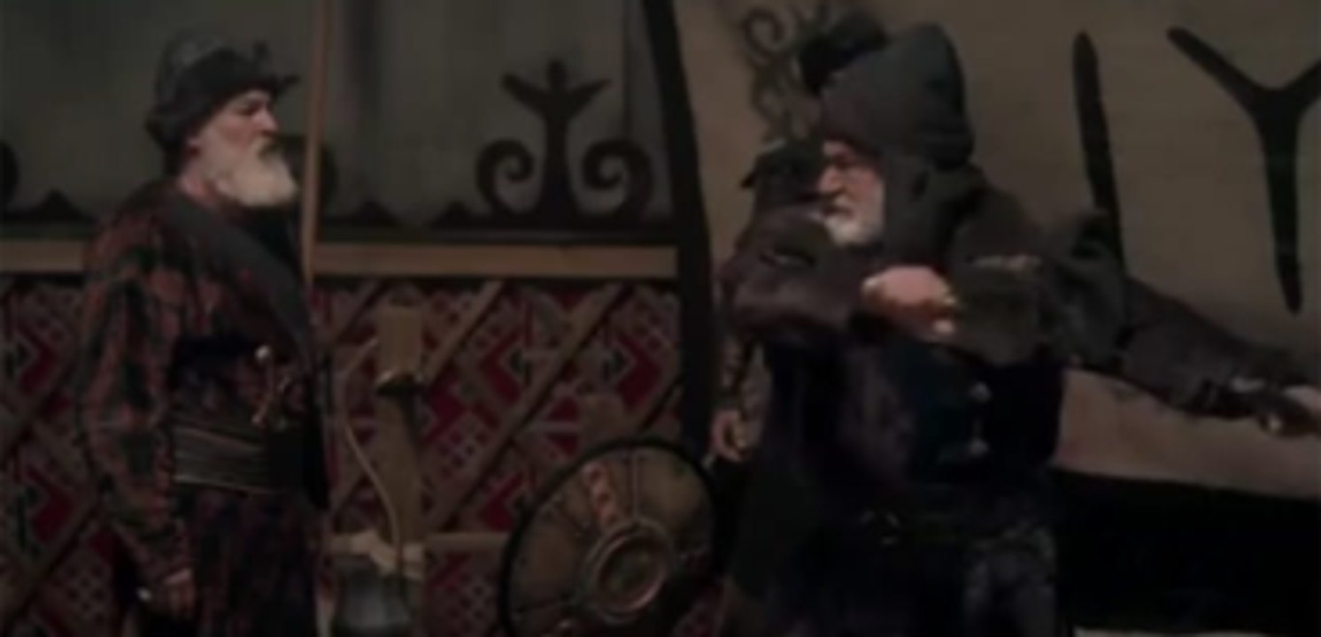 'Diriliş Ertuğrul' Dizisinde Nefes Kesen Kafa Kesme Sahnesi