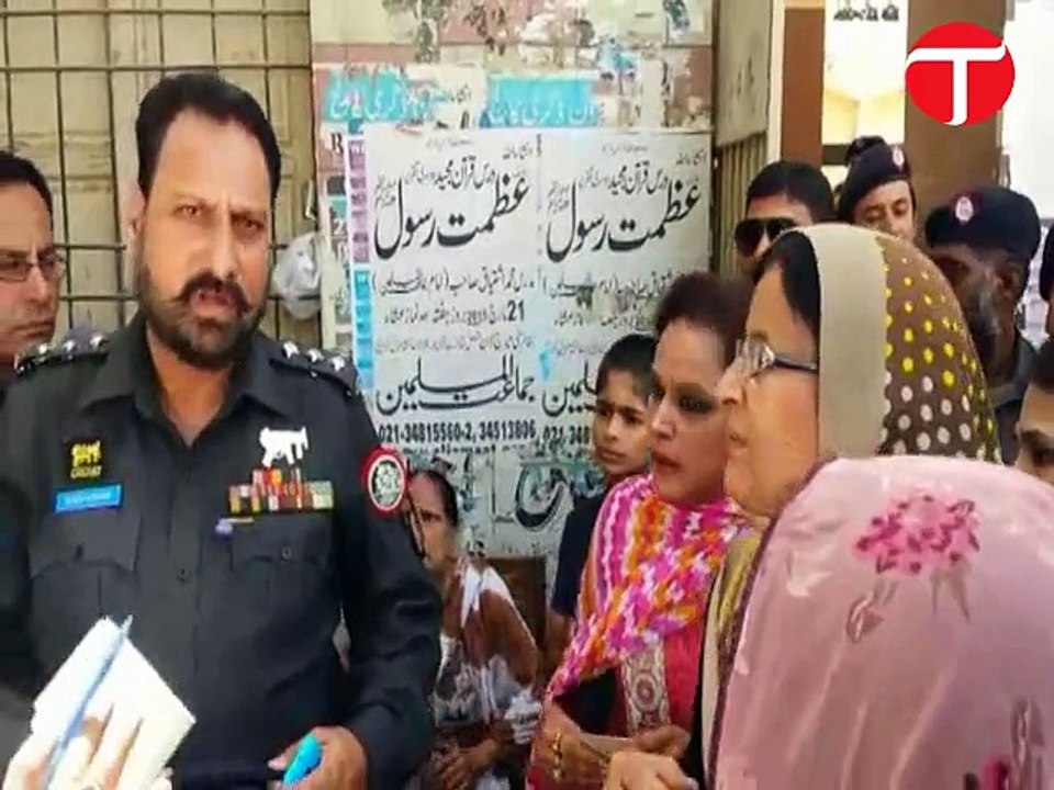 Women arguing with the police