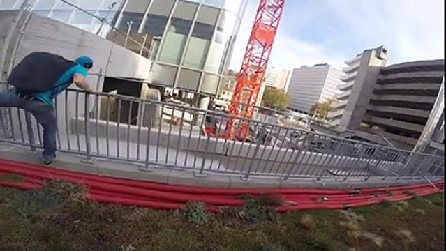 Base-Jump illégal depuis la tour Incity à Lyon