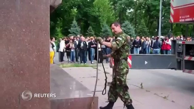 В Днепропетровске снесли памятник Ленину (новости) 9kommentariev.ru/