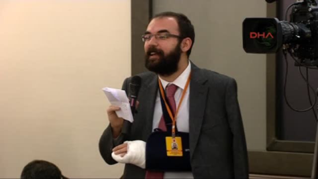 Başbakan Davutoğlu Koltuğunu Pelinsu Topraksoy'a Devretti