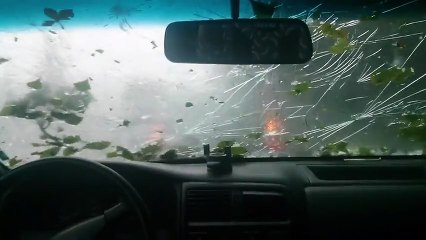 Grosse tempête de grêle détruit le pare-brise