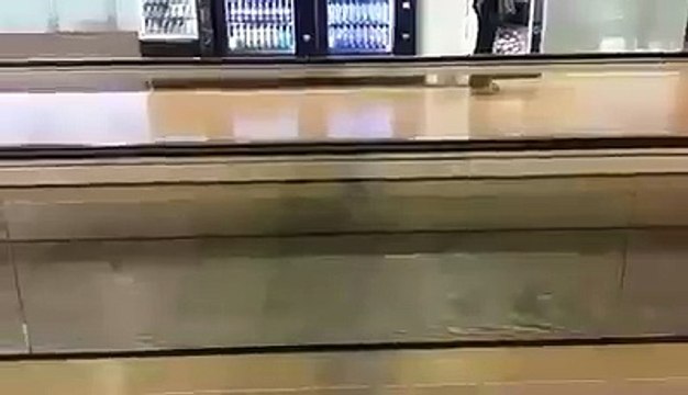 Quand tu t'ennuies à l'aéroport :)