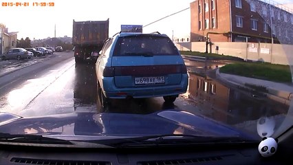 Случай в Ростове: о правиле "ДДД"... Автомобилисту не понравилось, что его не пустили в ряд...