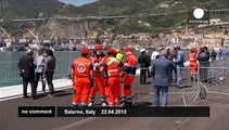 Italy: Naval vessel brings hundreds of migrants ashore