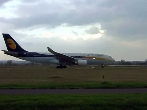 Jet Airways Airbus A330-202 VT-JWN at Budapest-Ferihegy