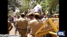 Dunya News - New Delhi: People protest against farmer suicide