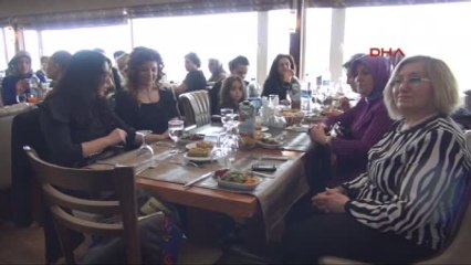 Sivaslı Kadınlardan Eski Düğün Kıyafetleri Defilesi