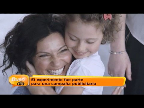 Niños buscan a sus madres con ojos vendados en tierno experimento