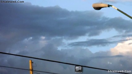 UFO OVNI EN QUERETARO UN OBJETO VOLADOR NO IDENTIFICADO SOBREVUELA LA CIUDAD A BAJA ALTURA  Y CON MOVIMIENTOS INTELIGENTES ABRIL 2015