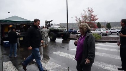 Le véhicule Warthog du jeu « Halo » est venu rendre visite la base Lewis McChord de l’armée américaine