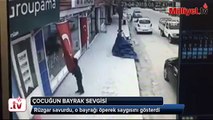 Bayrağı öptü, sosyal medya sallandı