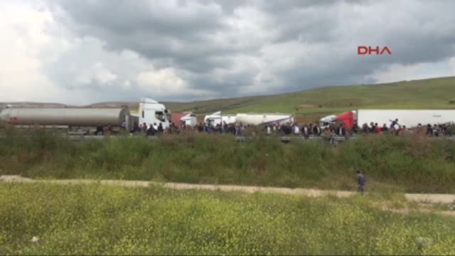 Şanlıurfa-Mardin Karayolunu Ulaşıma Kapattılar