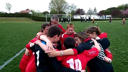 Les U13 fêtent la victoire ( vidéo de Thierry Mourier pour RUFFEC TV).