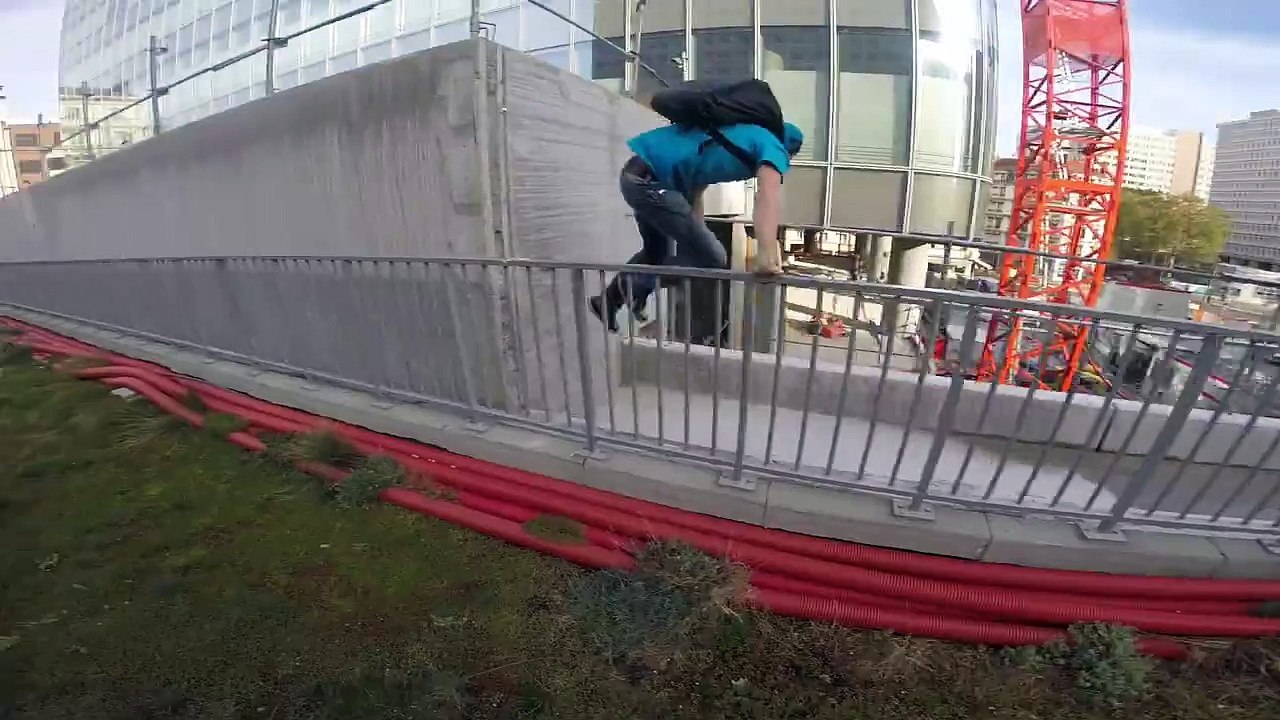 BASE Jump depuis la tour Incity à Lyon